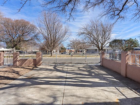 4th image of 1009 Pampas Dr SE