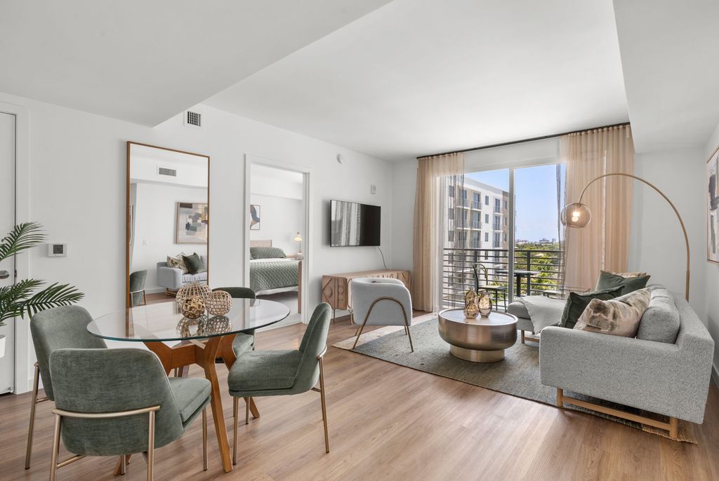 200 NE 1st Ave #107, photo 4