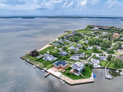 2 Bayside Avenue, East Quogue, NY, 11942