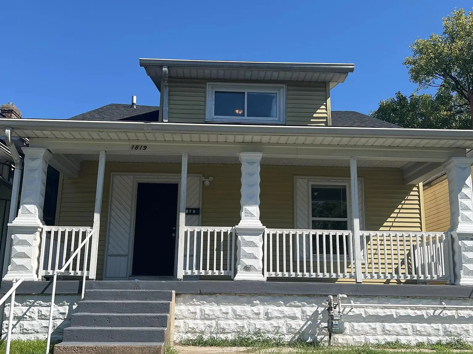 3 bed, 1.0 bath, 1475 sqft, $1,350 — Photo 1