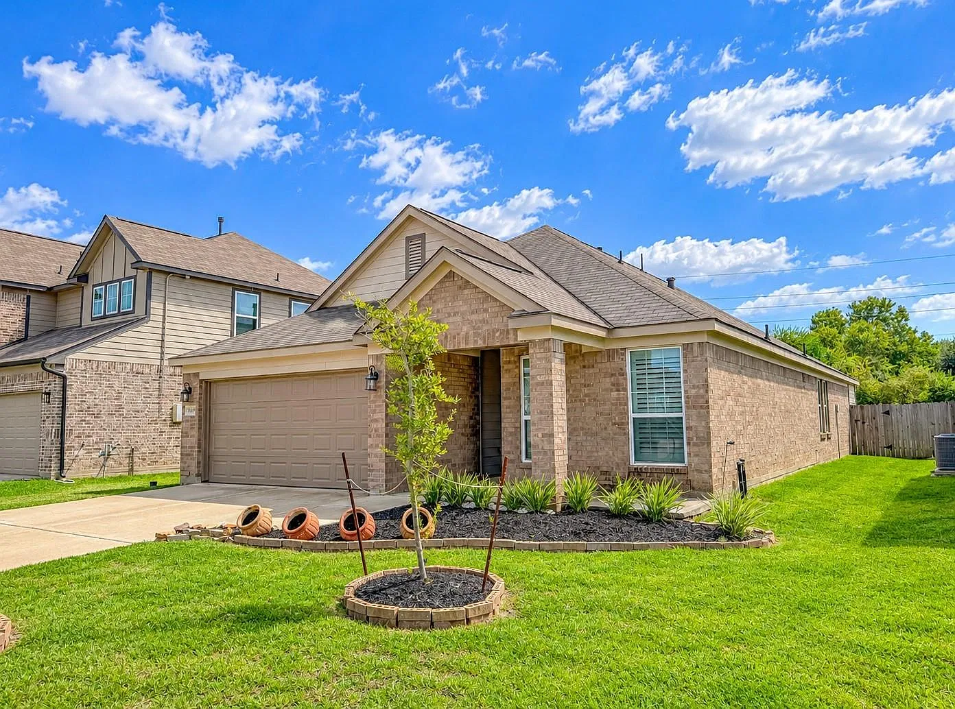 4 bed, 3.0 bath, 1986 sqft, $2,800 — Photo 3