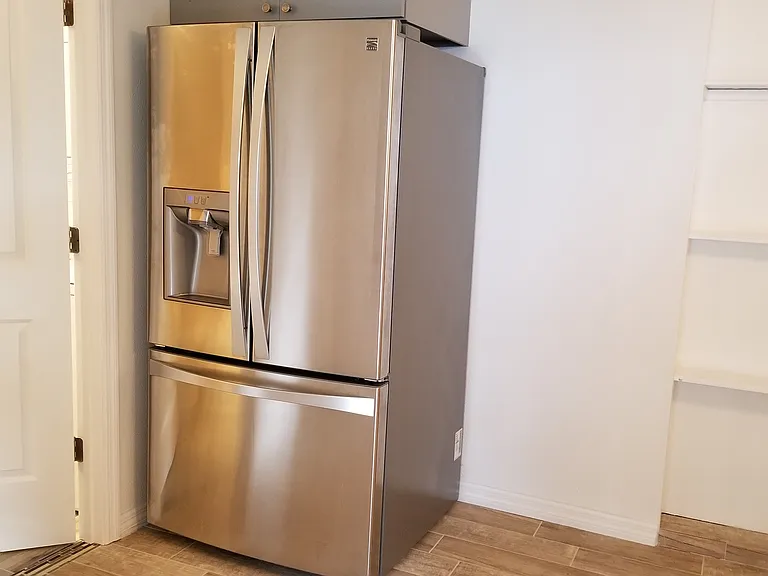2911 Sanka Dr — Photo 3