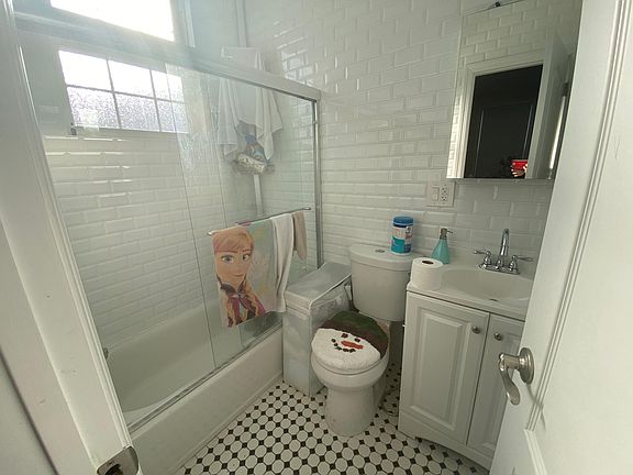 4th image of 2996 Otis Ave #1