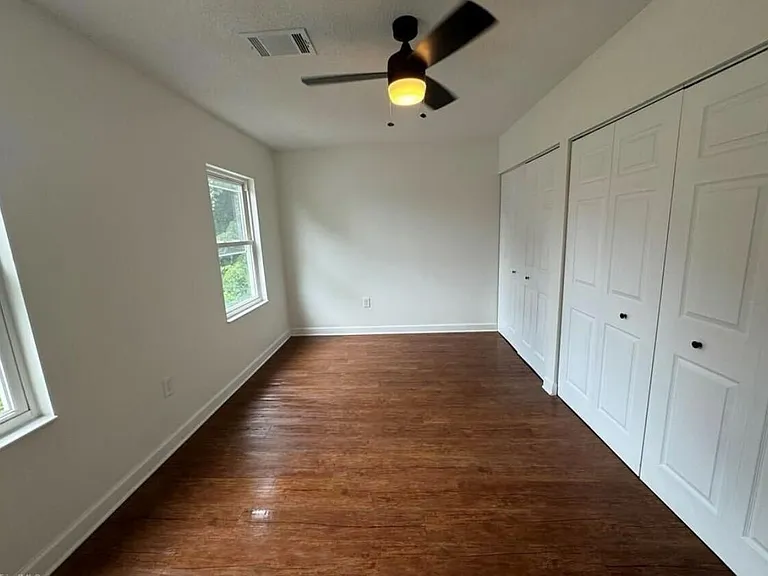 904 Elizabeth St — Photo 15