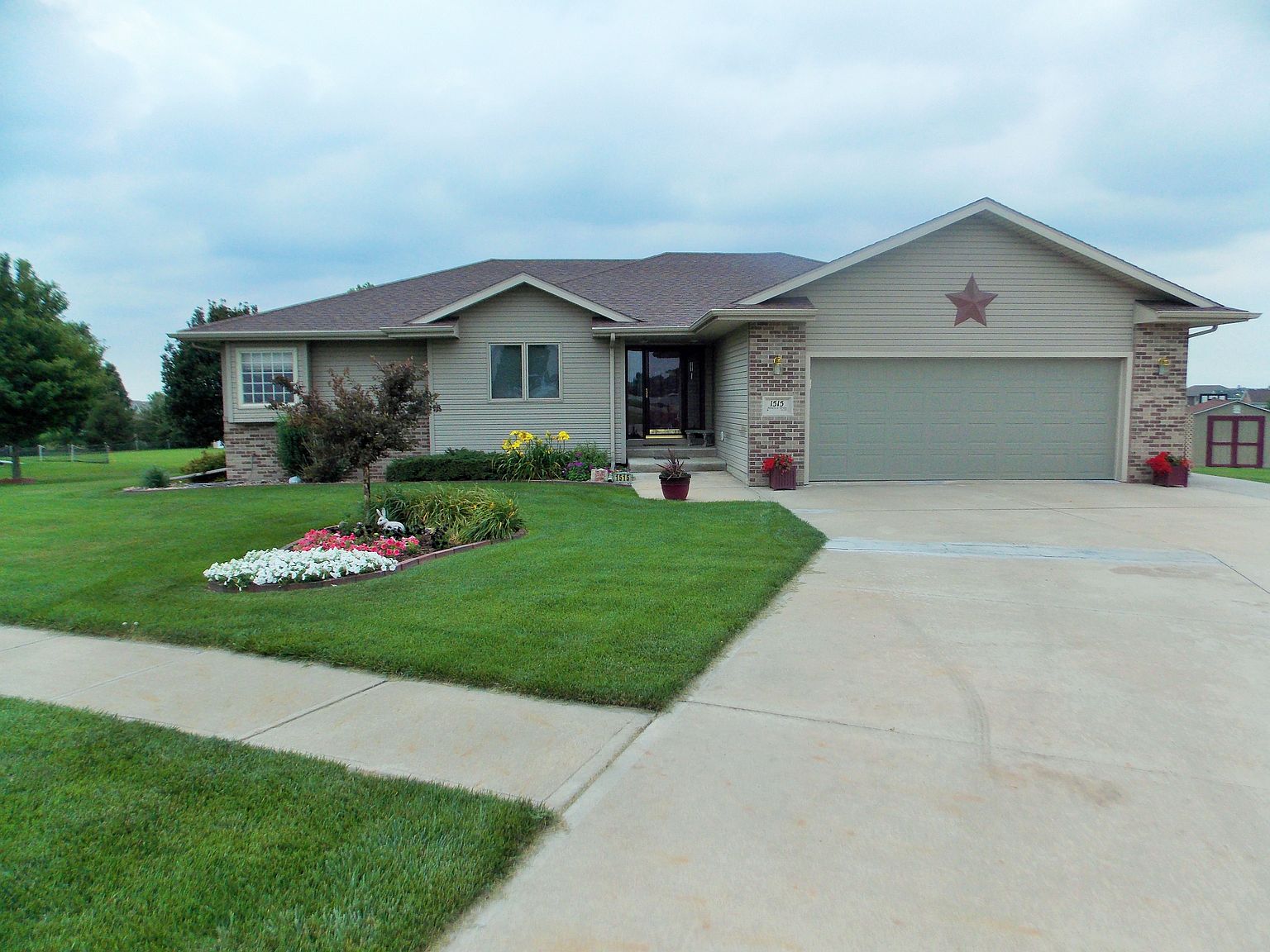 1515 Hillcrest Dr, Juniata, NE 68955 Zillow