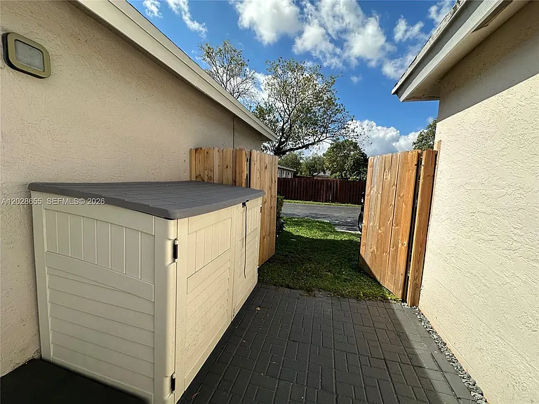 5733 NW 100th Ct — Photo 50