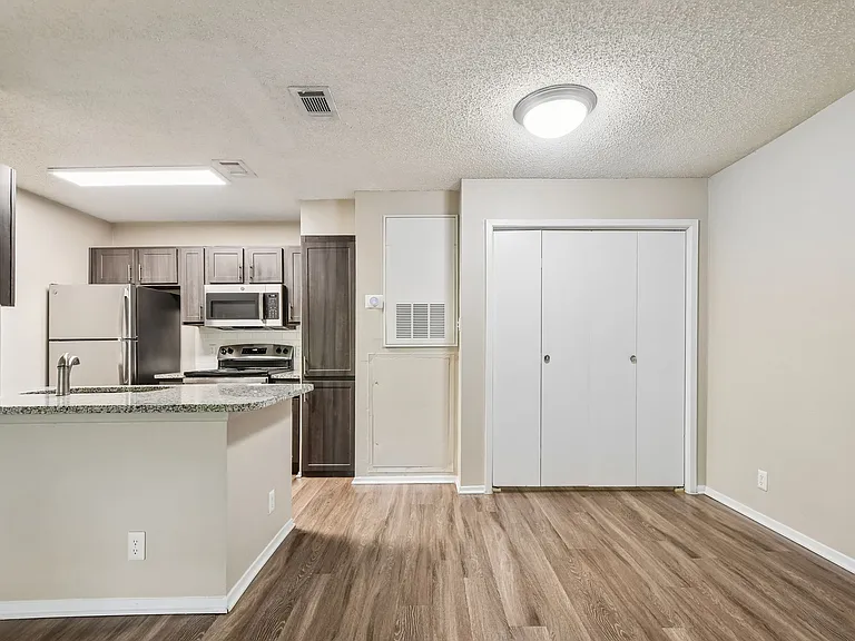 Chappell Hill Apartments — Photo 36