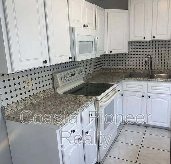 2308 E 15th Ave — Photo 12