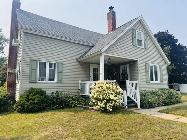 58 Pleasant St, Peru, NY 12972