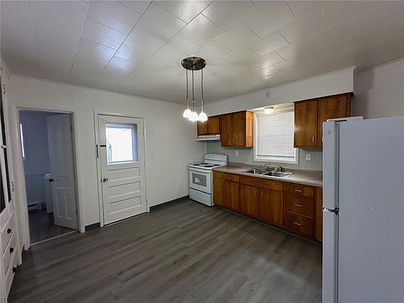 3rd image of 420 Westminster Ave