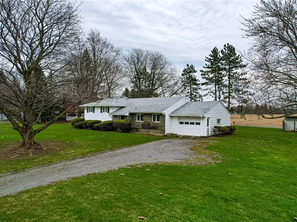 8092 E Main Rd, Le Roy, NY 14482