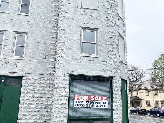 5th image of 708 Main St