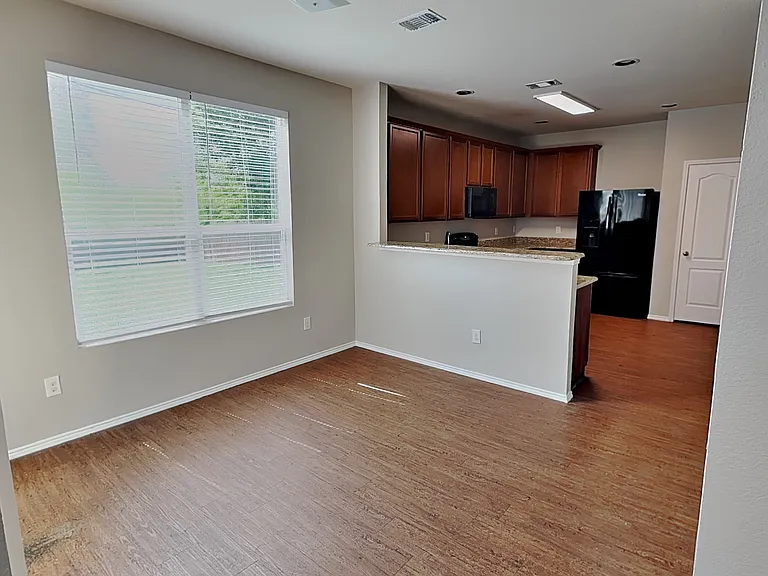 8453 Shallow Creek Dr — Photo 4