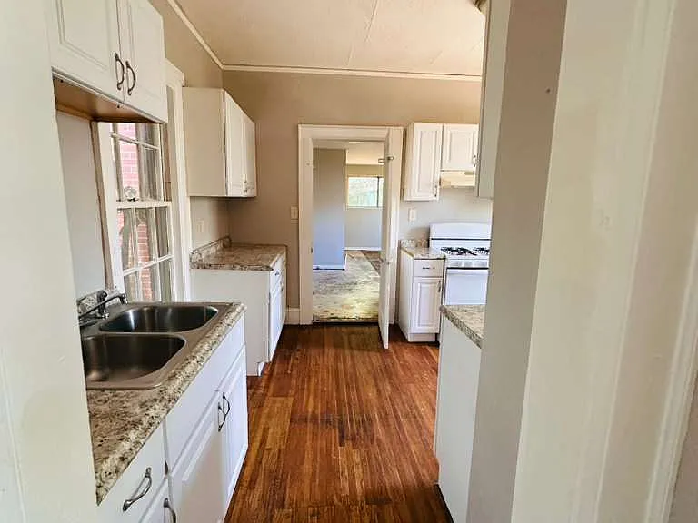 1921 James Ave — Photo 22