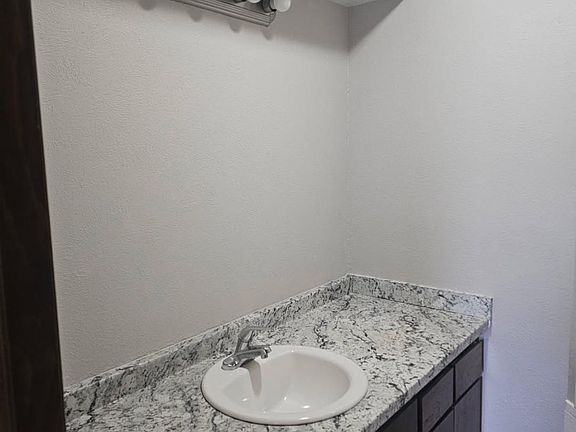 3rd image of 3828 Belhaven Cir