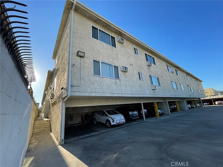 8800 Cedros Ave #111 — Photo 39