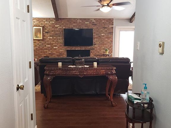 4th image of 2405 W Crest Dr