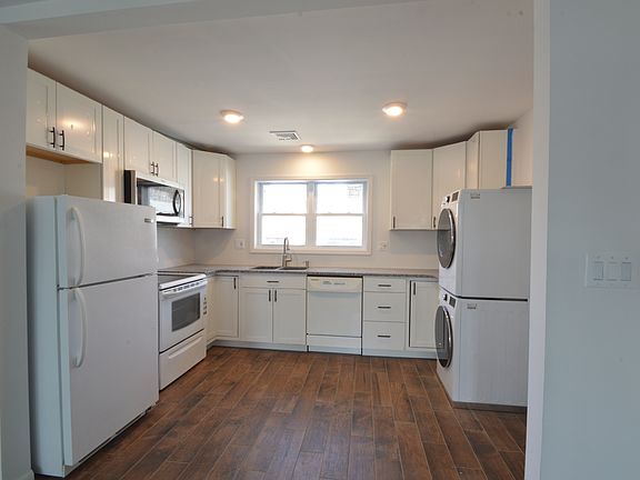 3rd image of 14 Newton Ave #1