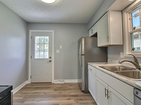 5th image of 2669 Idaho Ave