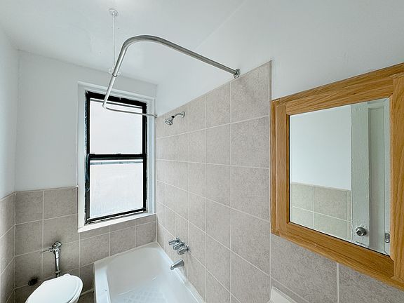 5th image of 134 Haven Ave APT 5f