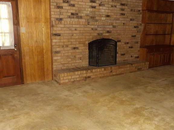 4th image of 412 Angelina St