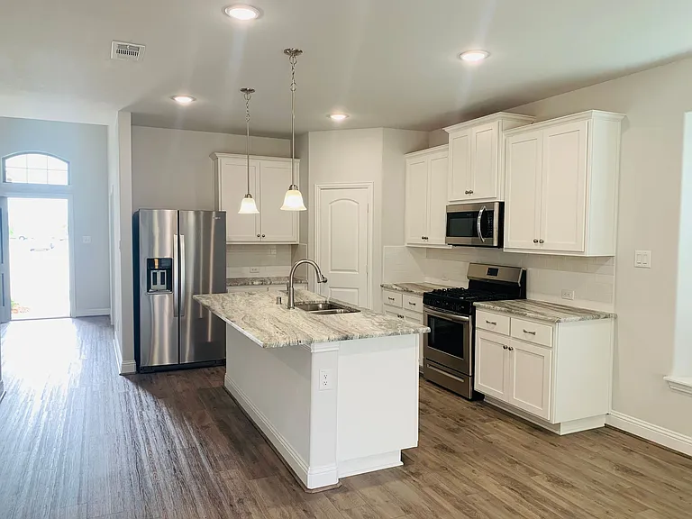 7804 Cottonwood Dr — Photo 6