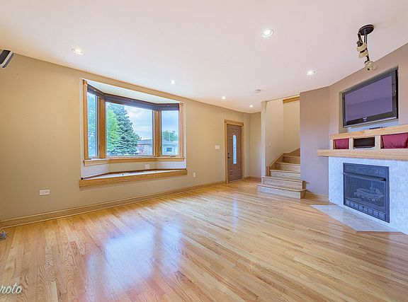 5th image of 3614 N Nordica Ave
