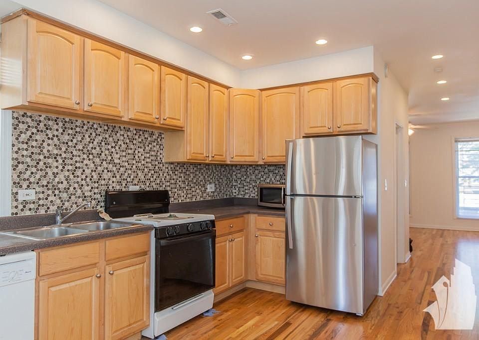 1st image of 1433 W Oakdale Ave #1A