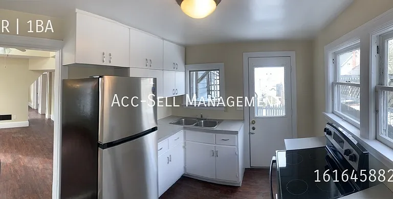 104 Diamond Ave SE #1 — Photo 2
