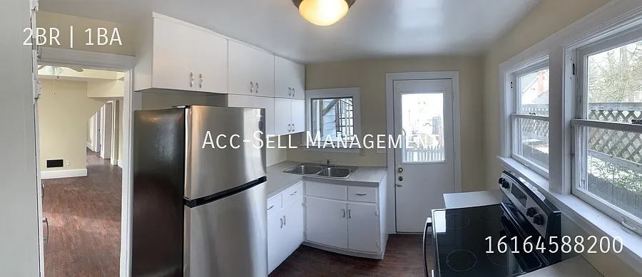 Building Photo - 104 Diamond Ave SE #1