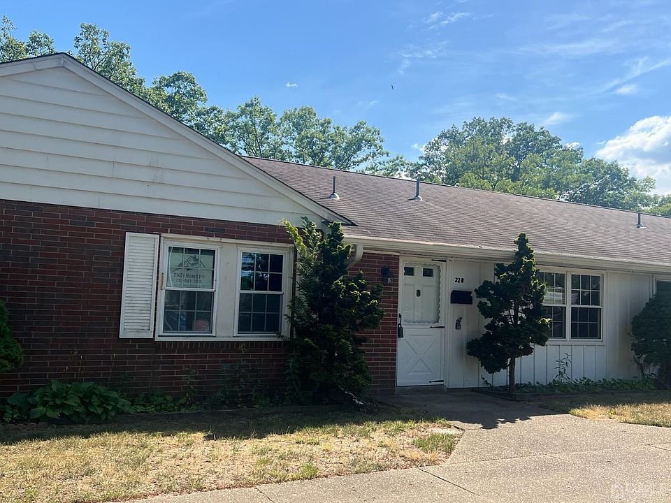 1st image of 22 Buckingham Dr #B