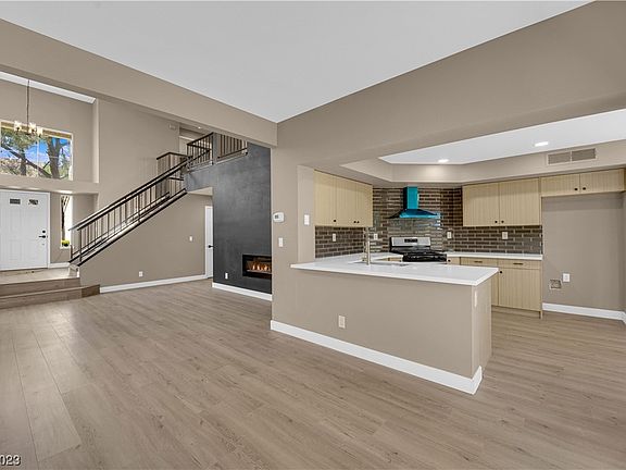 4th image of 2652 Golden Sands Dr