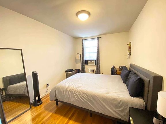 3rd image of 248 W 21st St #2A1