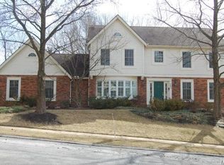 392 Greentrails Dr S, Chesterfield, MO 63017