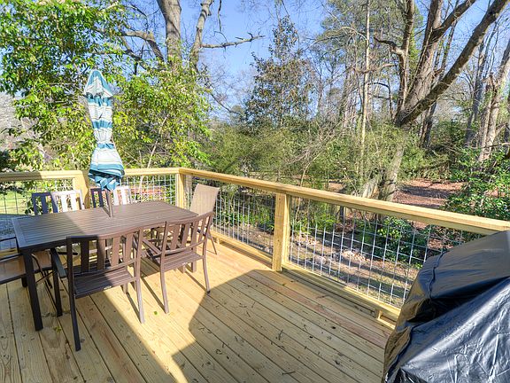 deck off kitchen sitting area