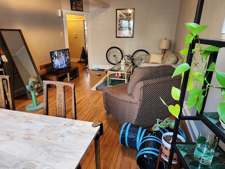 2502 N Rockwell St #G — Photo 3