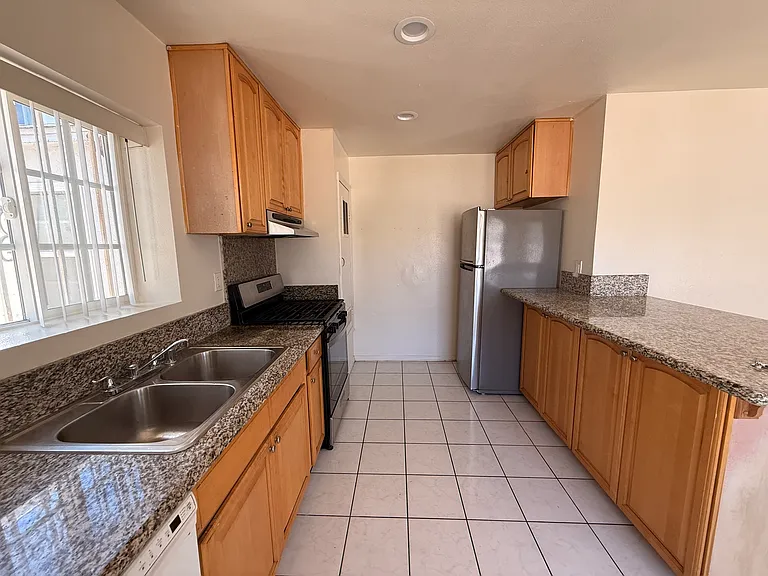 4313 Euclid Ave — Photo 5