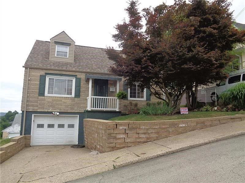 3 B3 BR Cape Cod with a bedroom on the main floor.