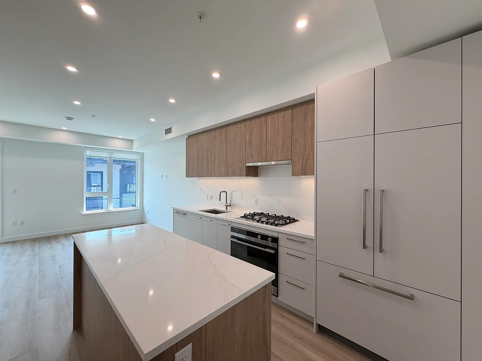 3 bed, 1400 sqft, $3,500 — Photo 2