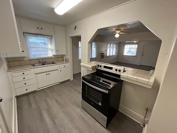 4th image of 312 N Park St