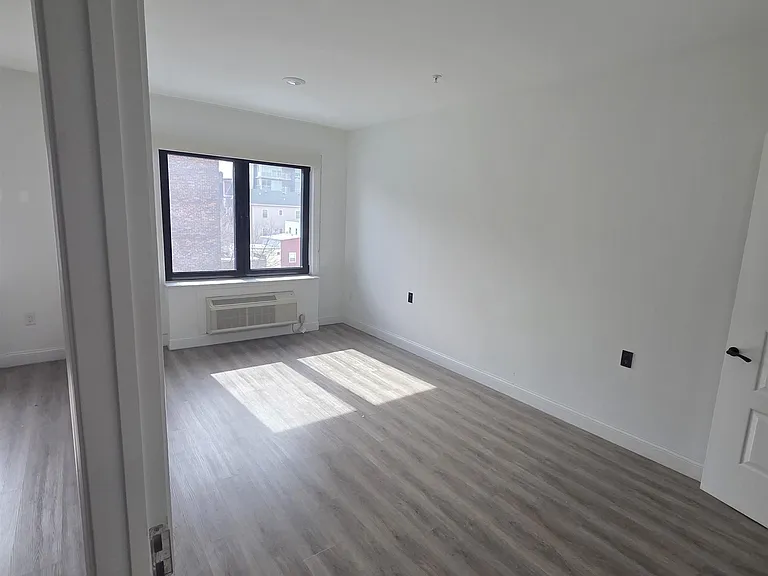 211 Baldwin Ave #219 — Photo 17