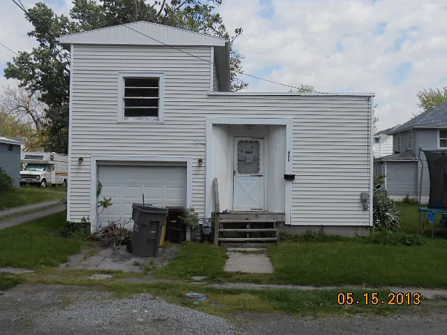 911 Harrison Ave photo 1