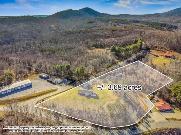 3017 Mountain Rd, Walnut Cove, NC 27052