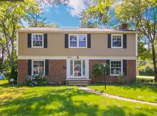 28019 W Oviatt Rd, Bay Village, OH 44140