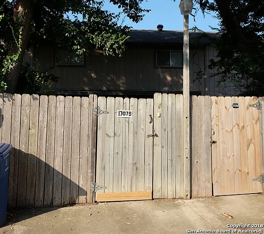 2 bed, 1.0 bath, 1053 sqft, $1,300 — Photo 3