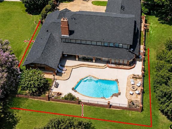 2nd image of 6500 Hollytree Cir