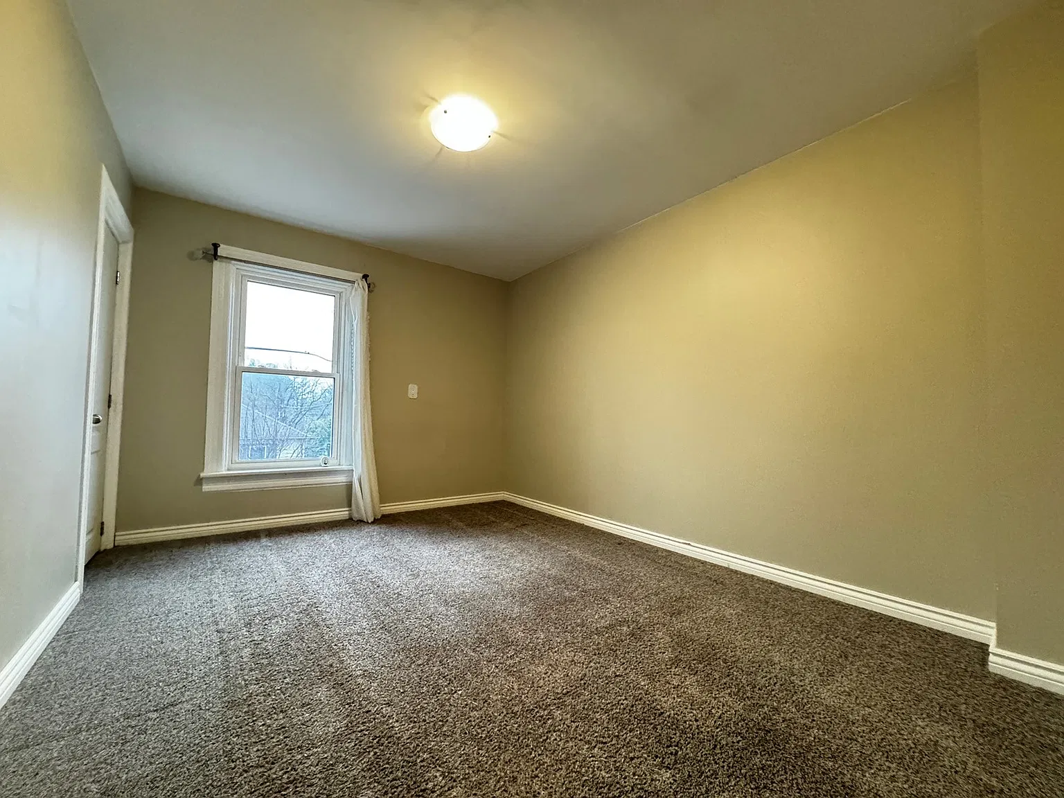 8 McNaughton Street Cambridge — Photo 2