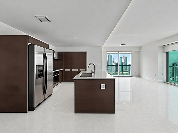 2nd image of 1900 N Bayshore Dr APT 3911