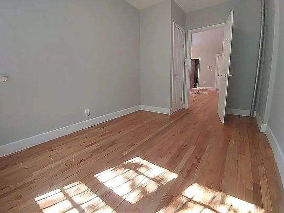 4th image of 124 W 81st St APT 2