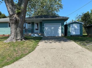 135 N Shore Dr, Paris, IL